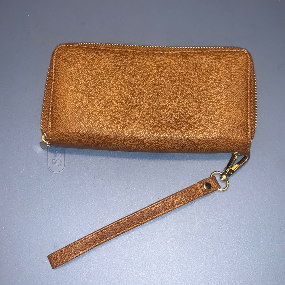 Wristlet wallet